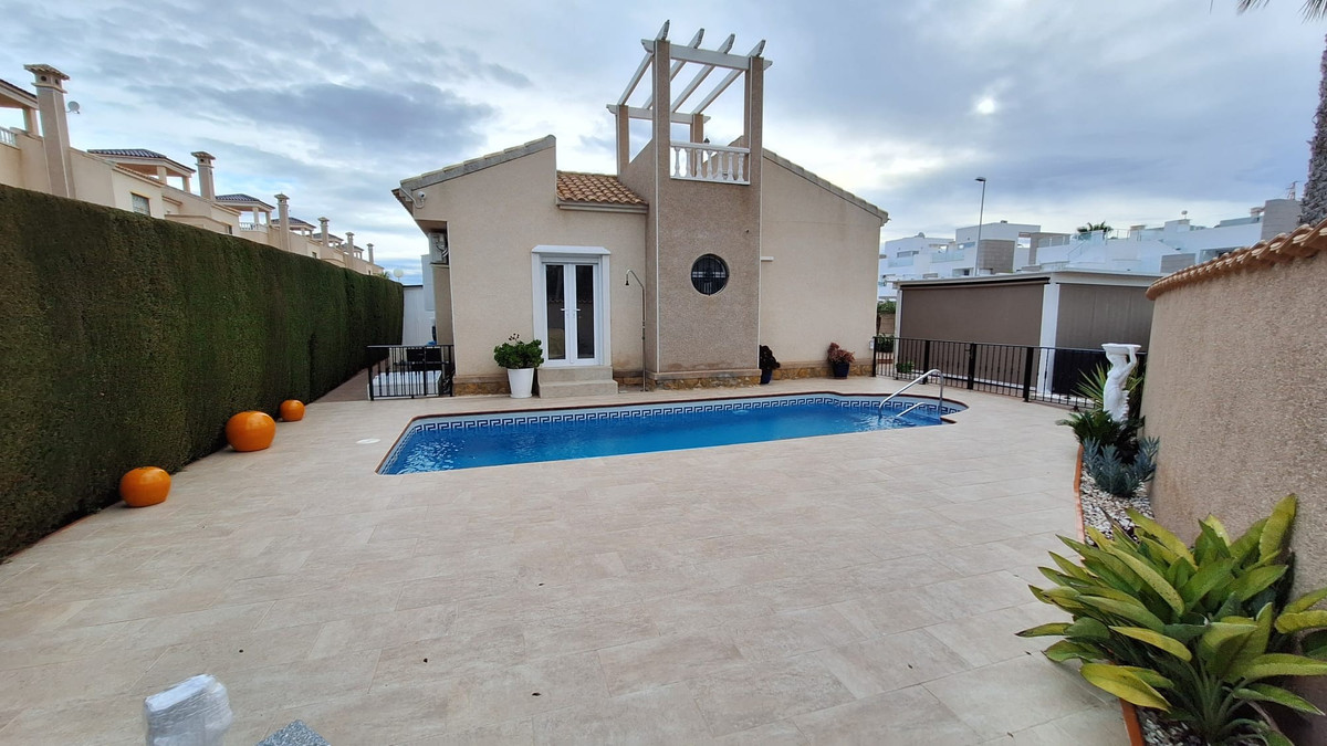 3 Bed Townhouse for sale in Guardamar Del Segura Costa Blanca, Alicante, Spain