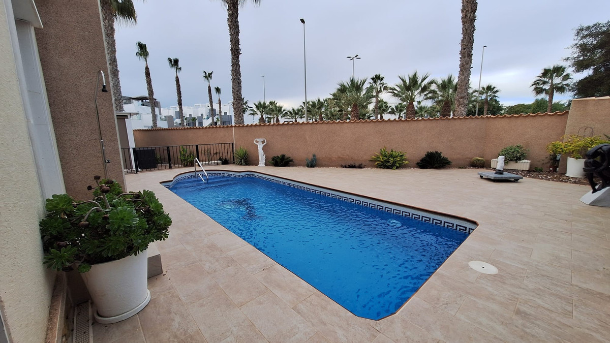 3 Bed Townhouse for sale in Guardamar Del Segura Costa Blanca, Alicante, Spain