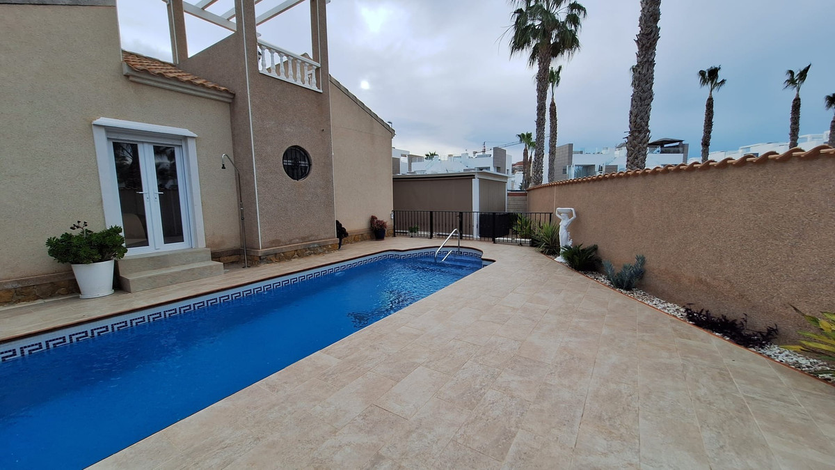3 Bed Townhouse for sale in Guardamar Del Segura Costa Blanca, Alicante, Spain