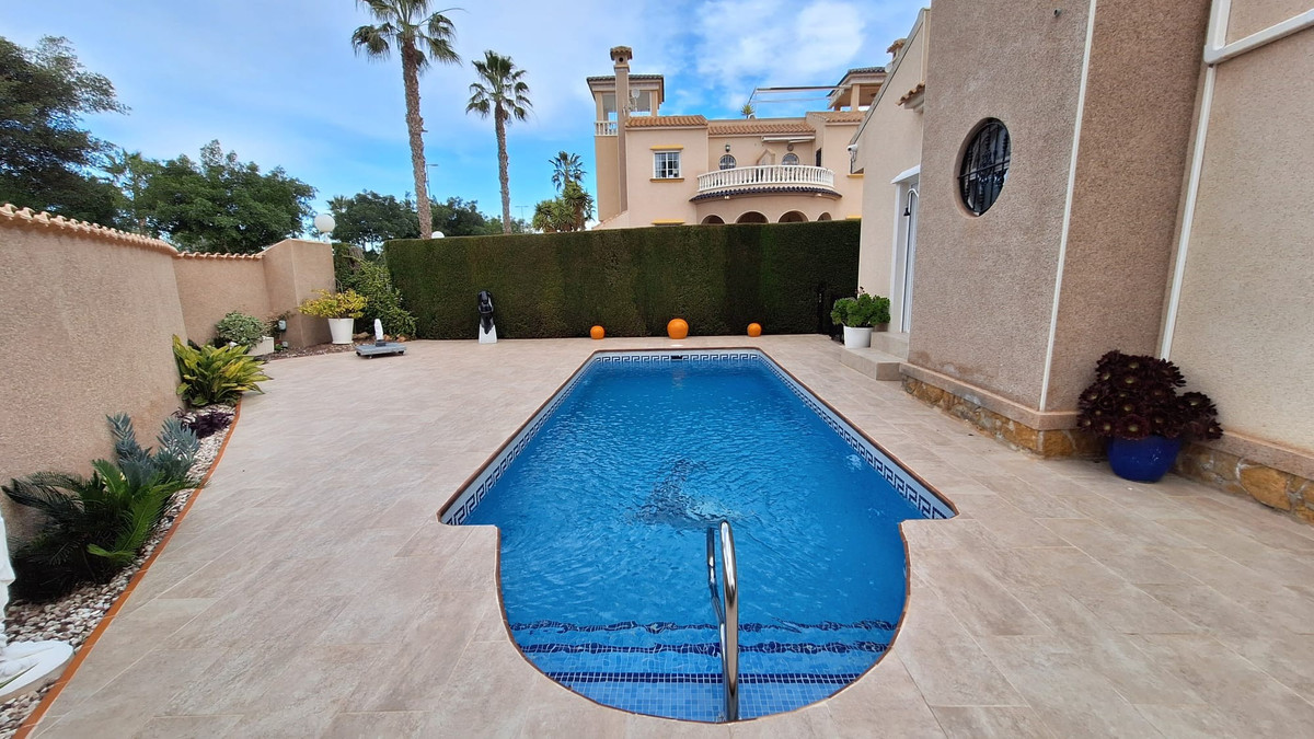 3 Bed Townhouse for sale in Guardamar Del Segura Costa Blanca, Alicante, Spain