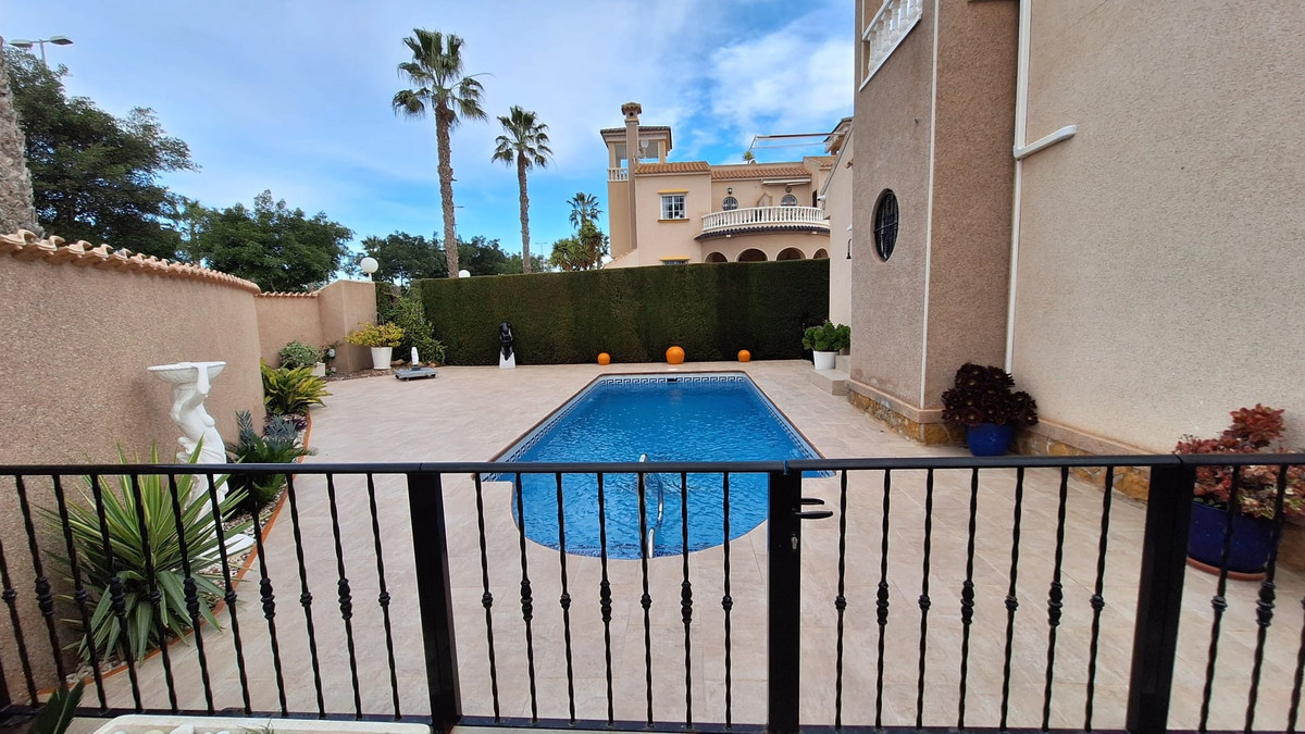 3 Bed Townhouse for sale in Guardamar Del Segura Costa Blanca, Alicante, Spain