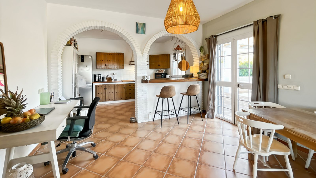 Se vende Bungalow de 3 dormitorios en Costa Del Sol East, Málaga, España
