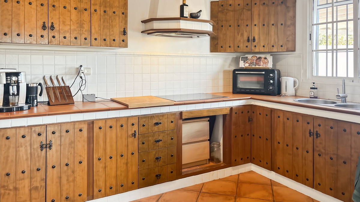Se vende Bungalow de 3 dormitorios en Costa Del Sol East, Málaga, España