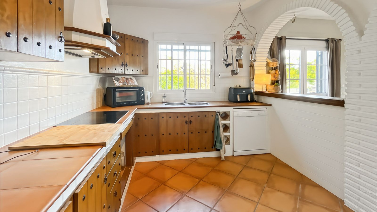 Se vende Bungalow de 3 dormitorios en Costa Del Sol East, Málaga, España