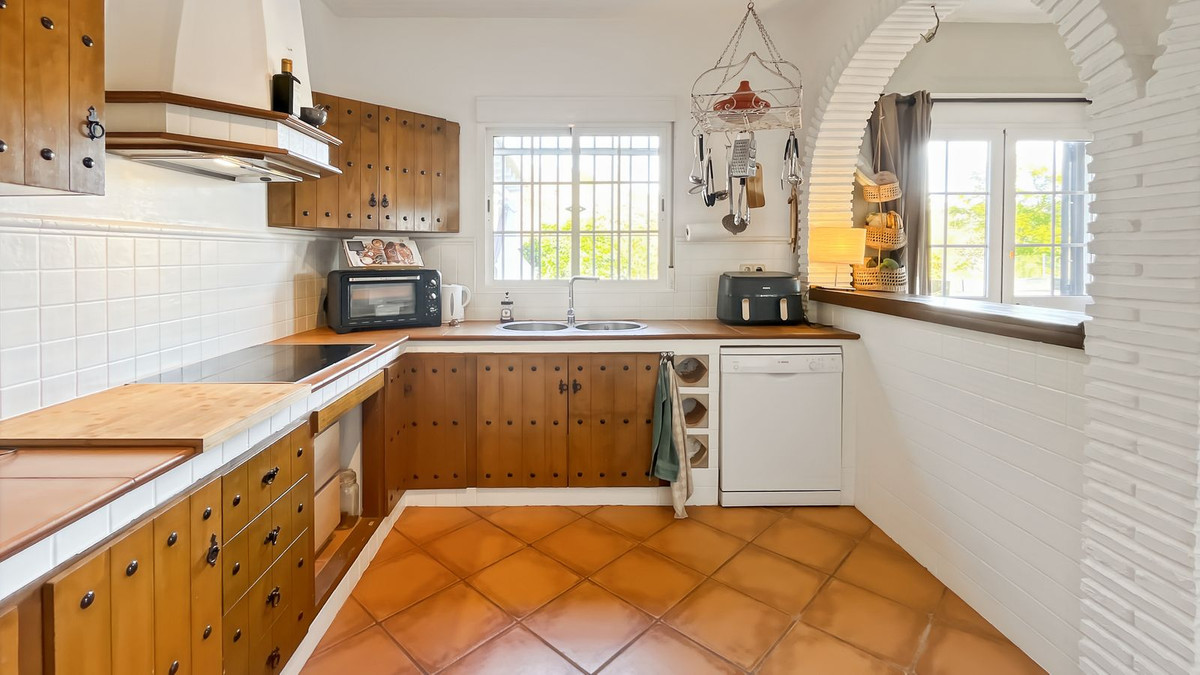 Se vende Bungalow de 3 dormitorios en Costa Del Sol East, Málaga, España