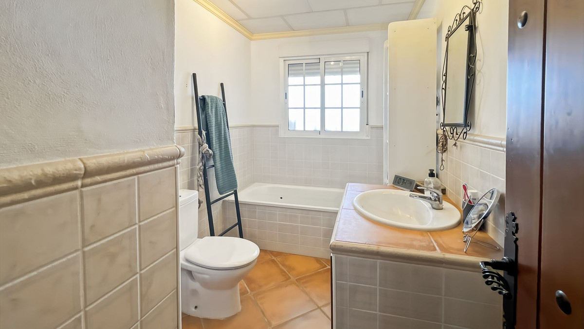 Se vende Bungalow de 3 dormitorios en Costa Del Sol East, Málaga, España