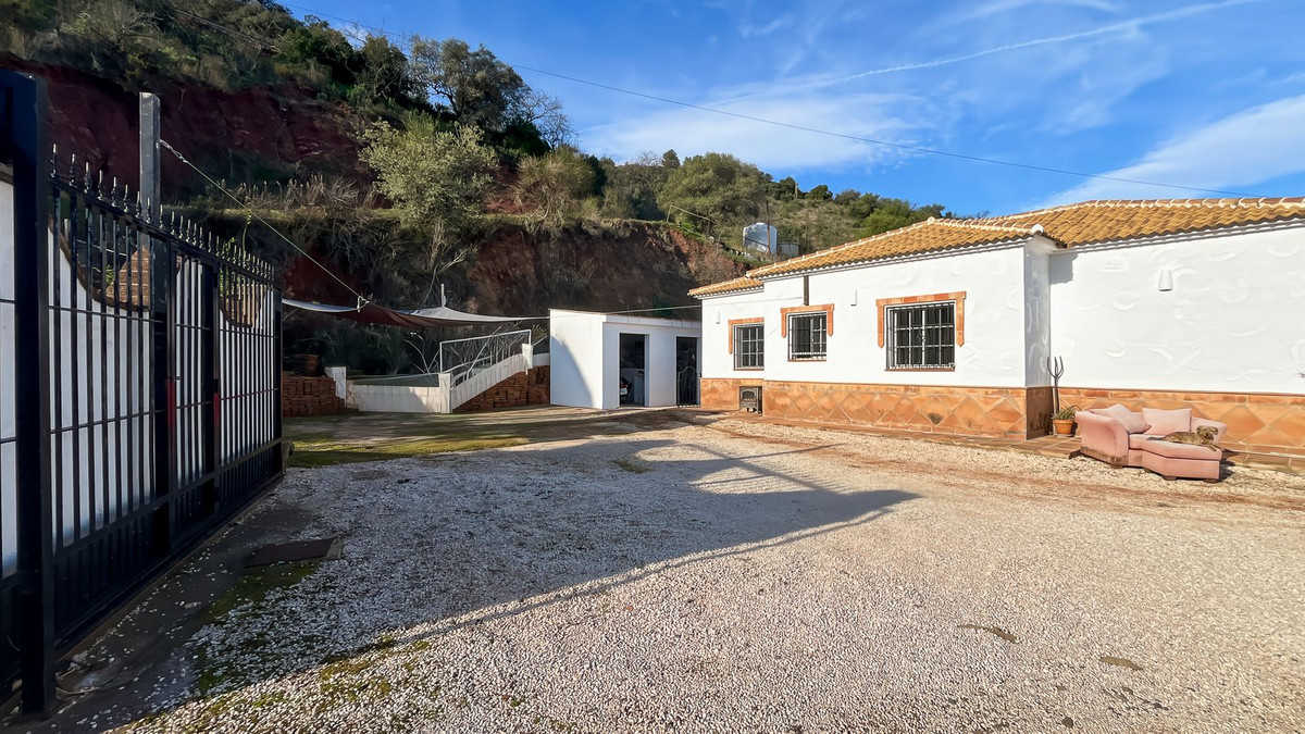 Se vende Bungalow de 3 dormitorios en Costa Del Sol East, Málaga, España