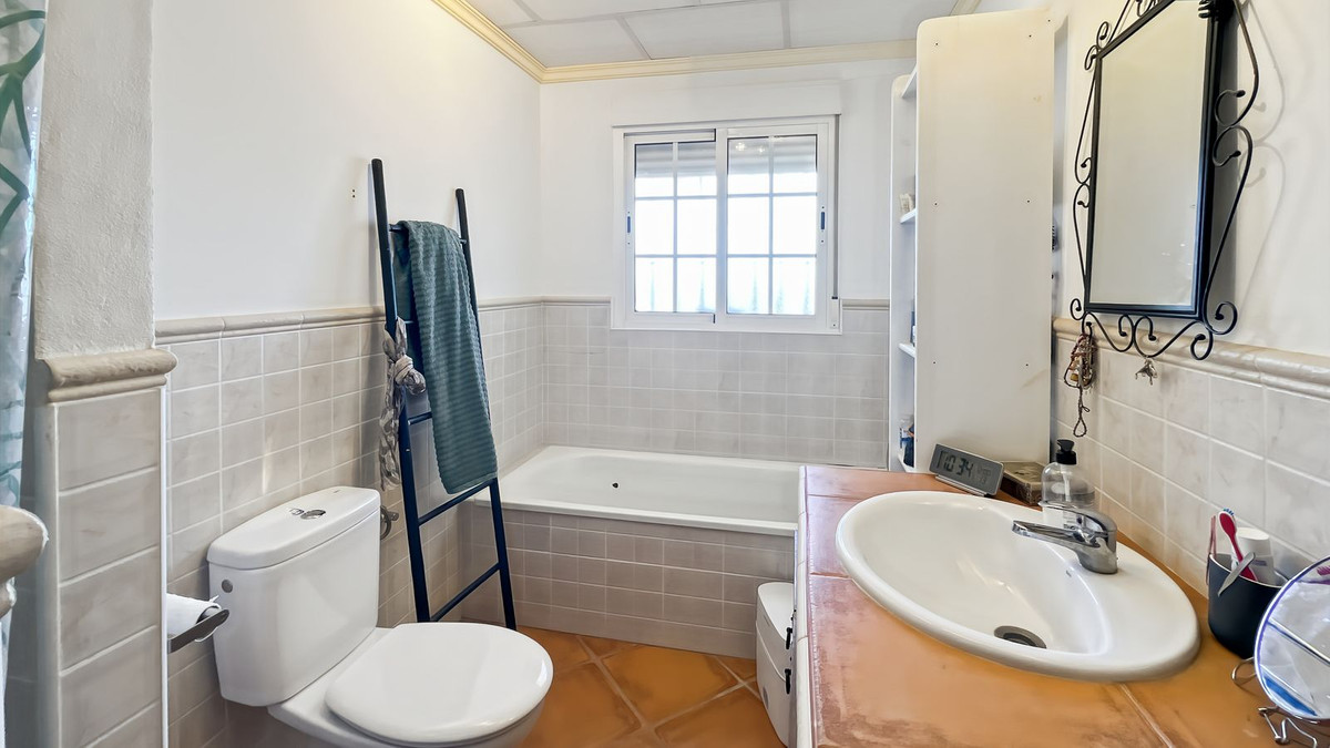 Se vende Bungalow de 3 dormitorios en Costa Del Sol East, Málaga, España