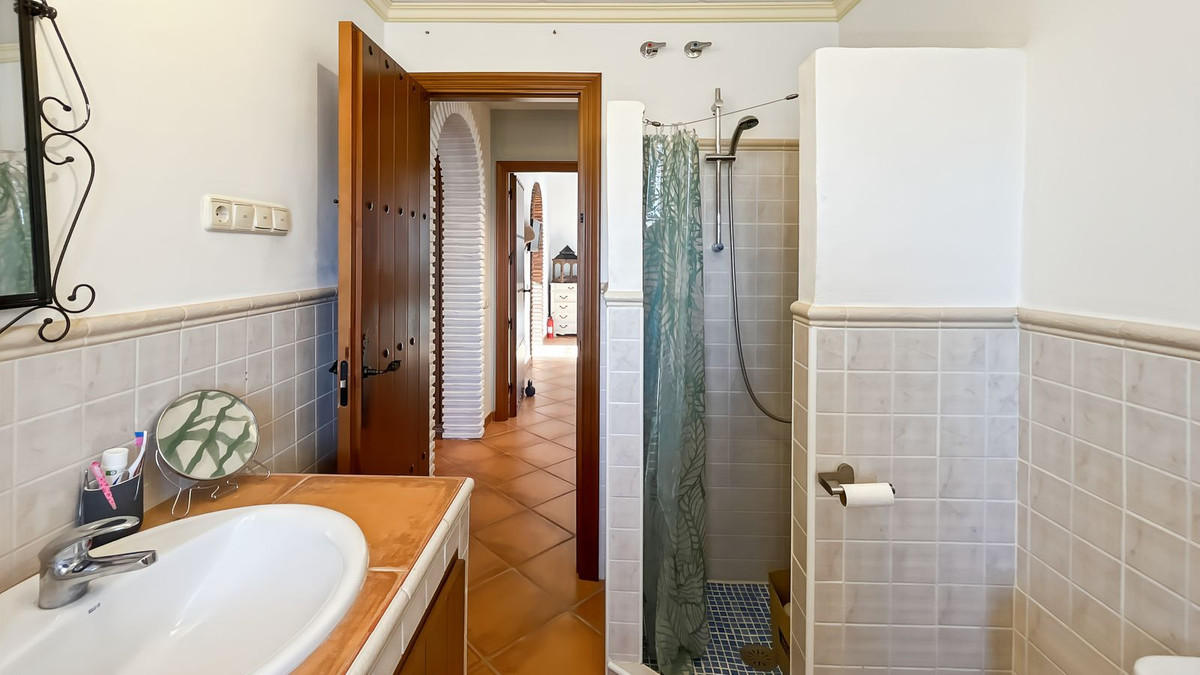 Se vende Bungalow de 3 dormitorios en Costa Del Sol East, Málaga, España