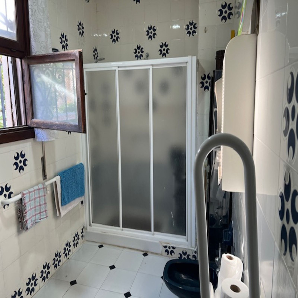 Se vende Villa - Chalet de 6 dormitorios en Málaga Ciudad, Málaga, España