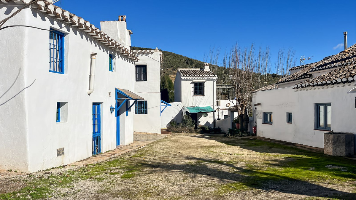 9 Bed Townhouse for sale in Villanueva Del Rosario Costa Del Sol, Málaga, Spain