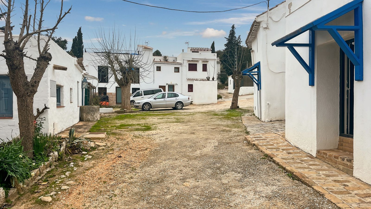 9 Bed Townhouse for sale in Villanueva Del Rosario Costa Del Sol, Málaga, Spain