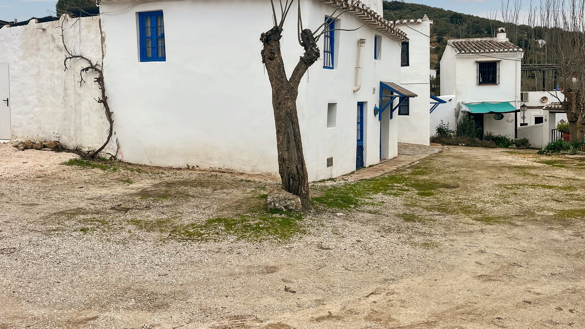 9 Bed Townhouse for sale in Villanueva Del Rosario Costa Del Sol, Málaga, Spain