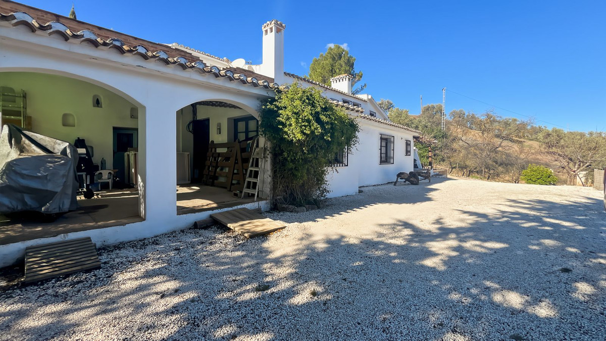 9 Bed Townhouse for sale in Villanueva Del Rosario Costa Del Sol, Málaga, Spain
