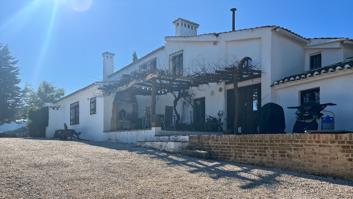 9 Bed Townhouse for sale in Villanueva Del Rosario Costa Del Sol, Málaga, Spain