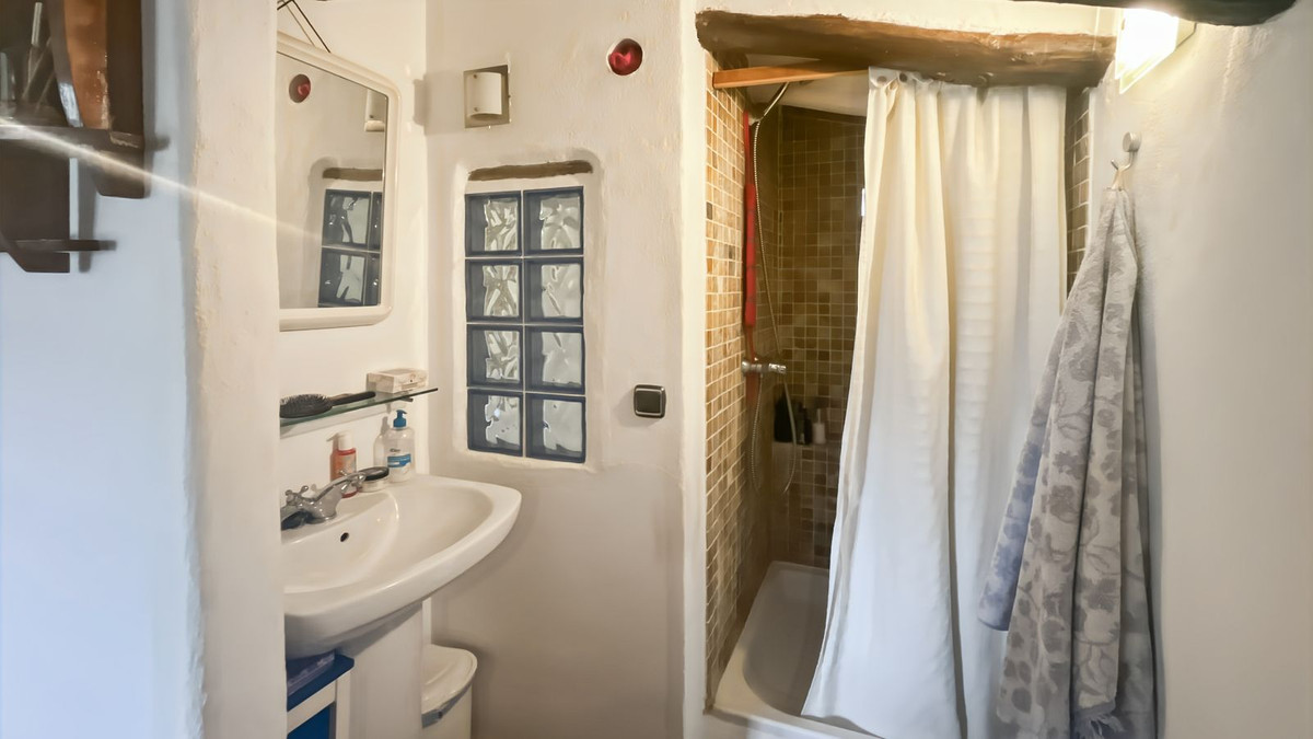 9 Bed Townhouse for sale in Villanueva Del Rosario Costa Del Sol, Málaga, Spain