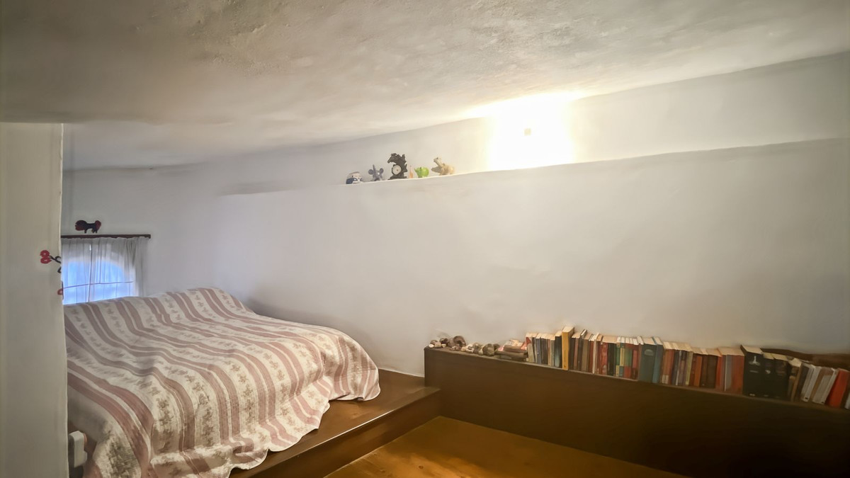 9 Bed Townhouse for sale in Villanueva Del Rosario Costa Del Sol, Málaga, Spain