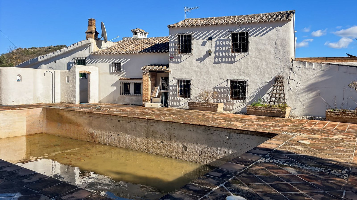 9 Bed Townhouse for sale in Villanueva Del Rosario Costa Del Sol, Málaga, Spain