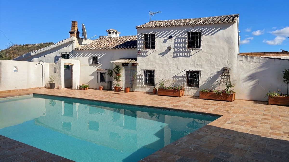 9 Bed Townhouse for sale in Villanueva Del Rosario Costa Del Sol, Málaga, Spain