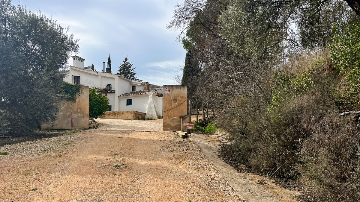 9 Bed Townhouse for sale in Villanueva Del Rosario Costa Del Sol, Málaga, Spain