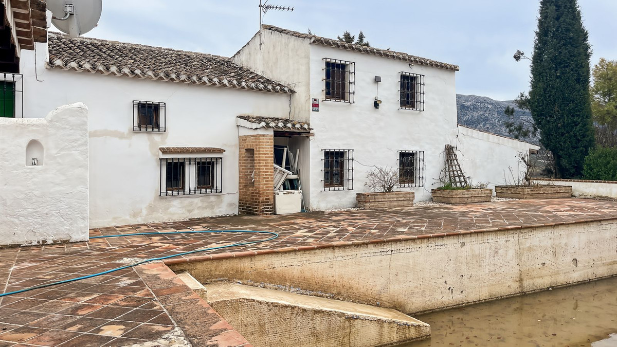 9 Bed Townhouse for sale in Villanueva Del Rosario Costa Del Sol, Málaga, Spain