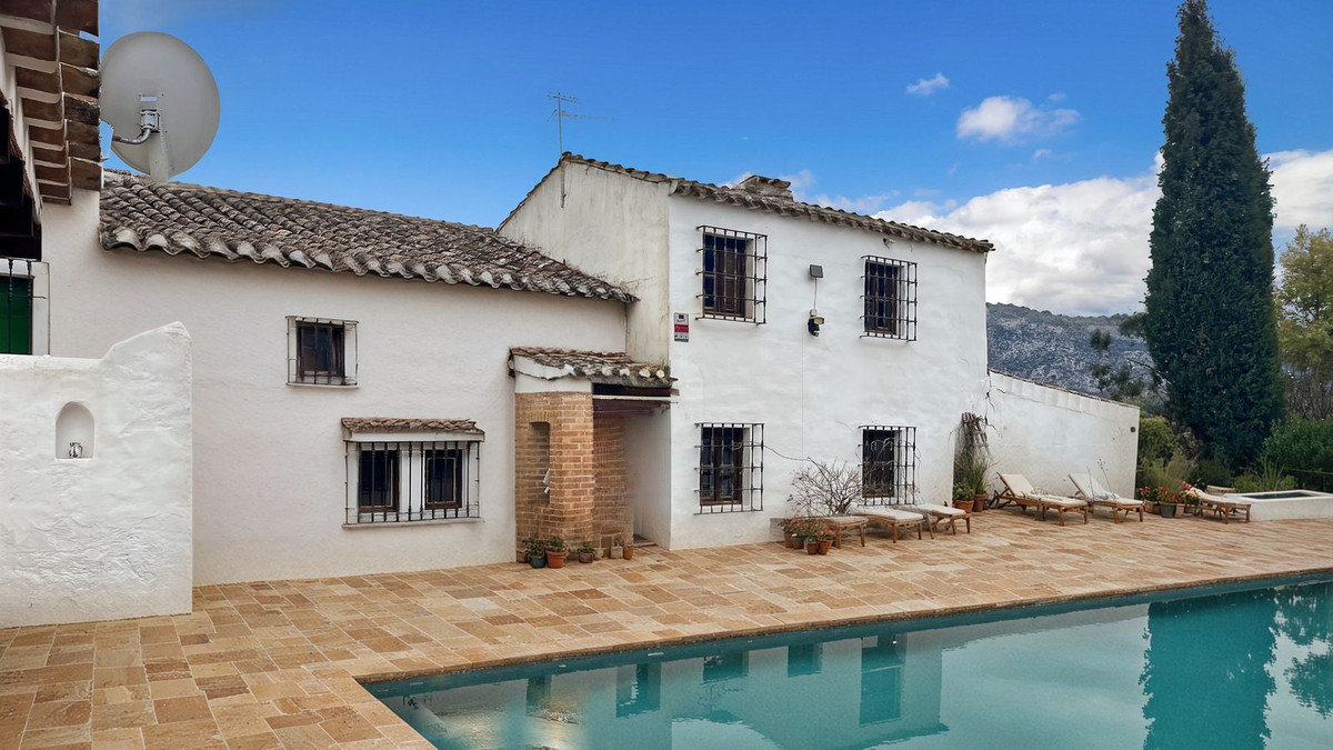 9 Bed Townhouse for sale in Villanueva Del Rosario Costa Del Sol, Málaga, Spain