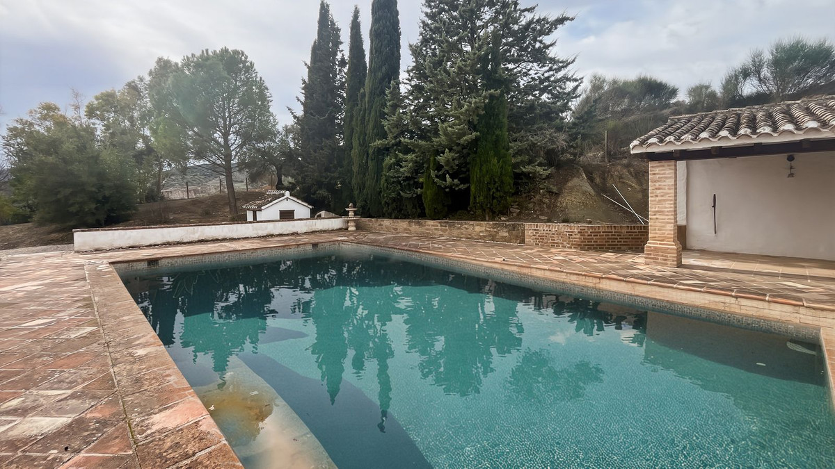 9 Bed Townhouse for sale in Villanueva Del Rosario Costa Del Sol, Málaga, Spain