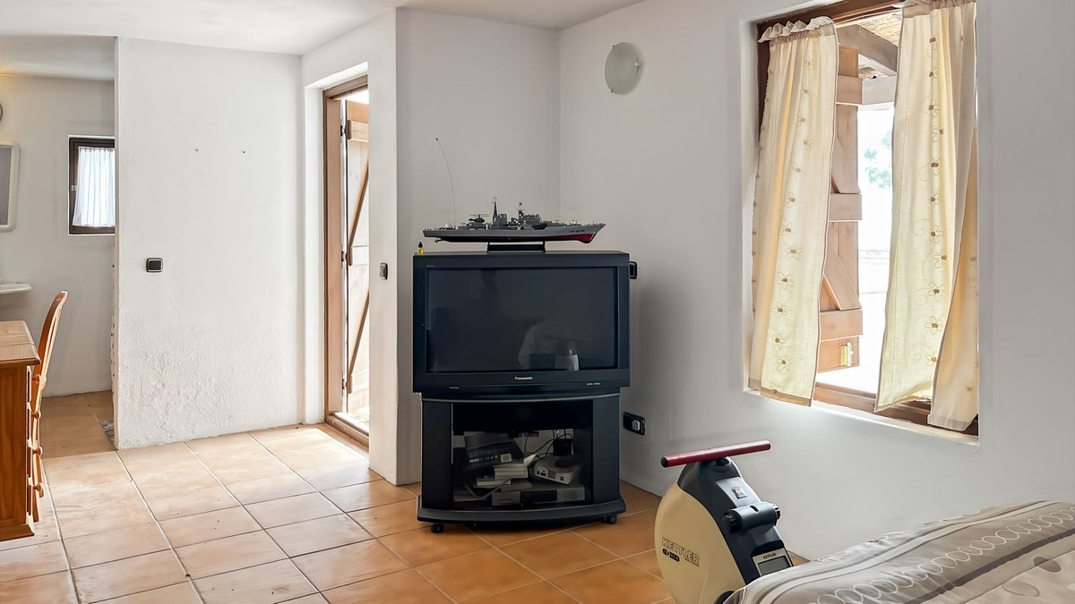 9 Bed Townhouse for sale in Villanueva Del Rosario Costa Del Sol, Málaga, Spain