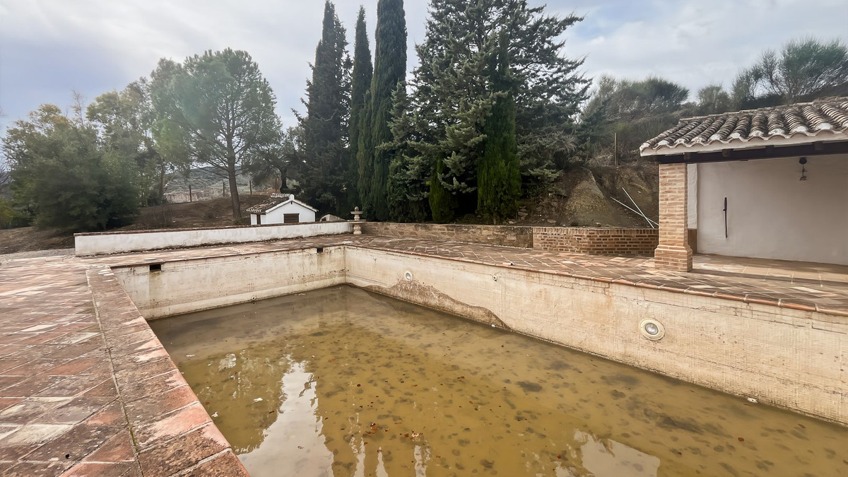 9 Bed Townhouse for sale in Villanueva Del Rosario Costa Del Sol, Málaga, Spain