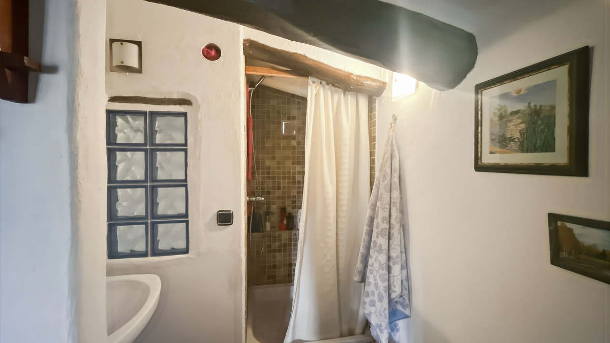 9 Bed Townhouse for sale in Villanueva Del Rosario Costa Del Sol, Málaga, Spain