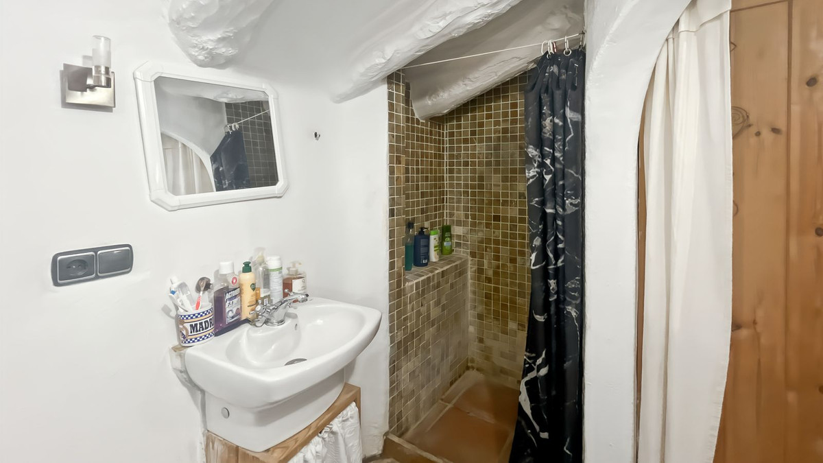 9 Bed Townhouse for sale in Villanueva Del Rosario Costa Del Sol, Málaga, Spain