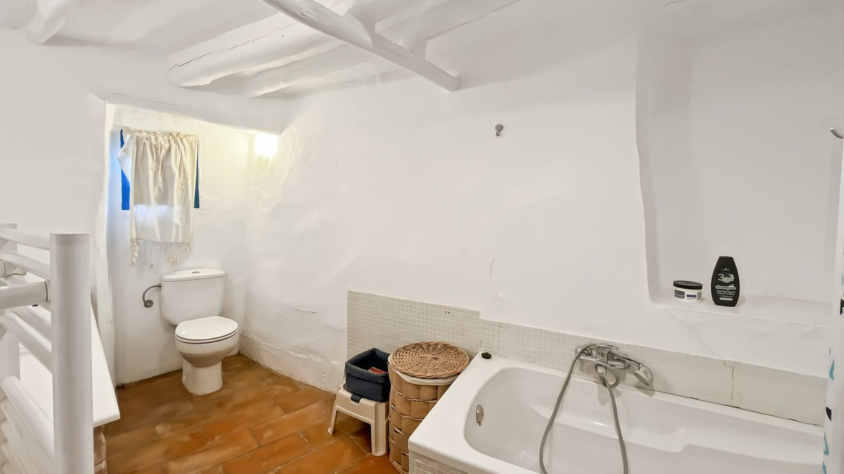 9 Bed Townhouse for sale in Villanueva Del Rosario Costa Del Sol, Málaga, Spain