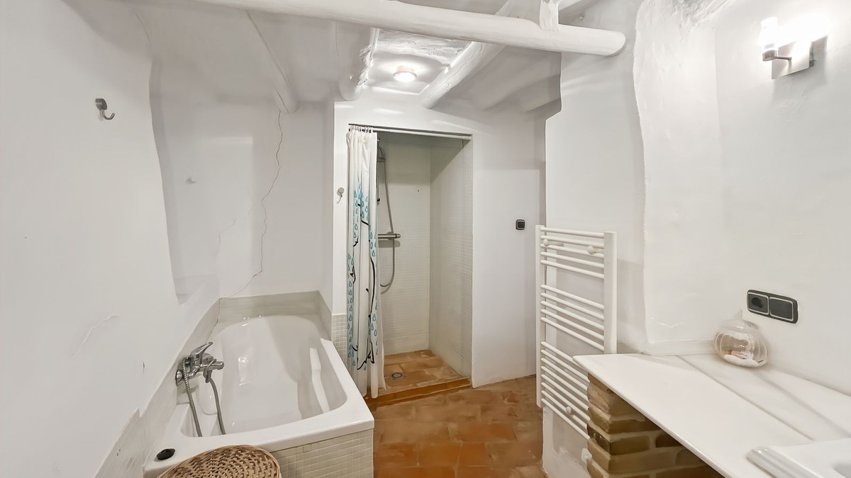 9 Bed Townhouse for sale in Villanueva Del Rosario Costa Del Sol, Málaga, Spain