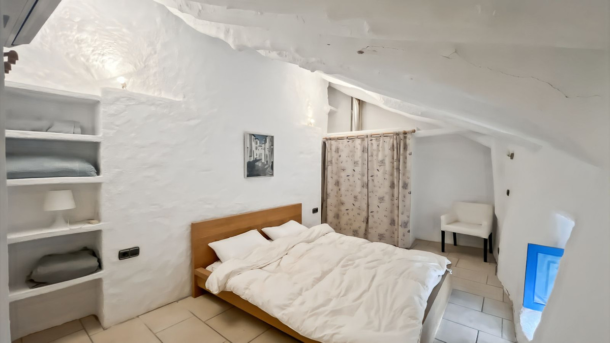 9 Bed Townhouse for sale in Villanueva Del Rosario Costa Del Sol, Málaga, Spain