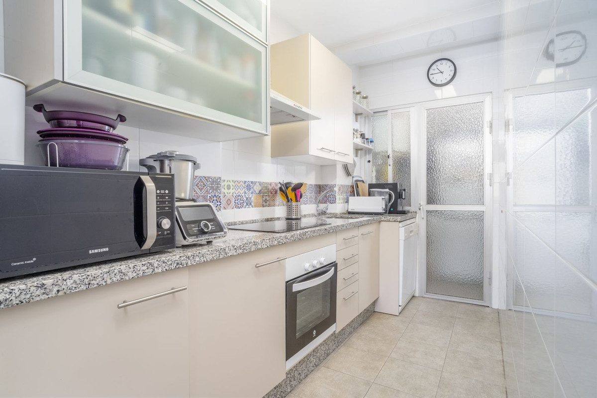 3 Bed Apartment for sale in Fuengirola Costa Del Sol, Málaga, Spain