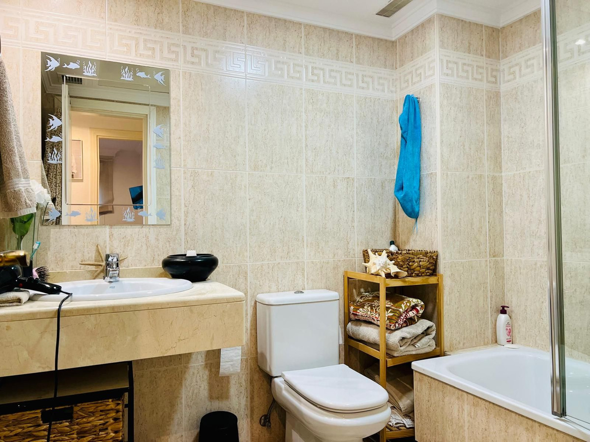 2 Bed Apartment for sale in The Golden Mile Costa Del Sol, Málaga, Spain