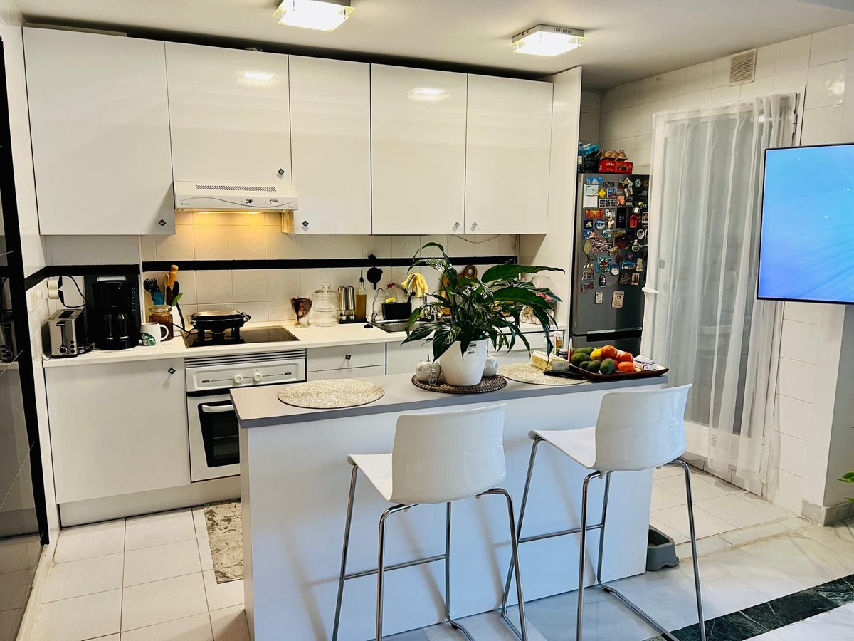 2 Bed Apartment for sale in The Golden Mile Costa Del Sol, Málaga, Spain