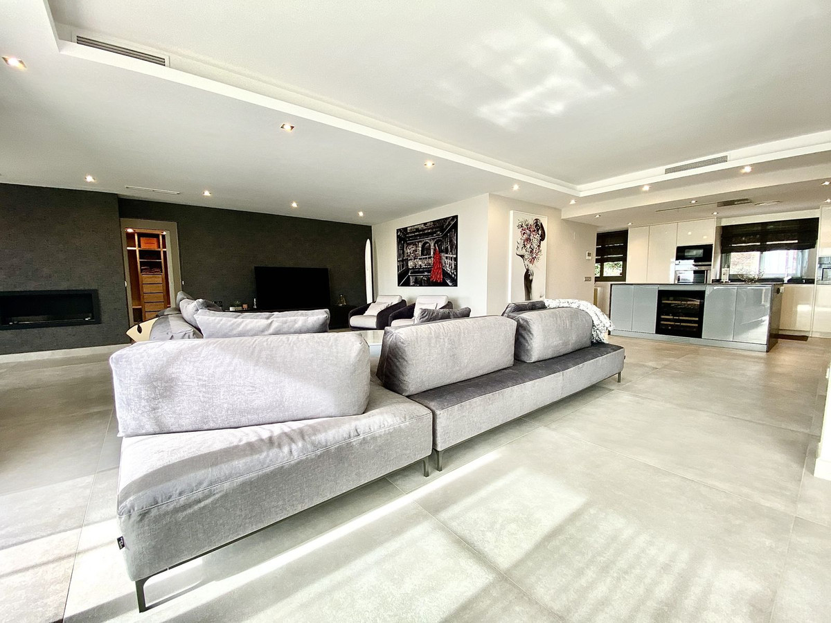 4 Bed Apartment for sale in Los Flamingos Costa Del Sol, Málaga, Spain