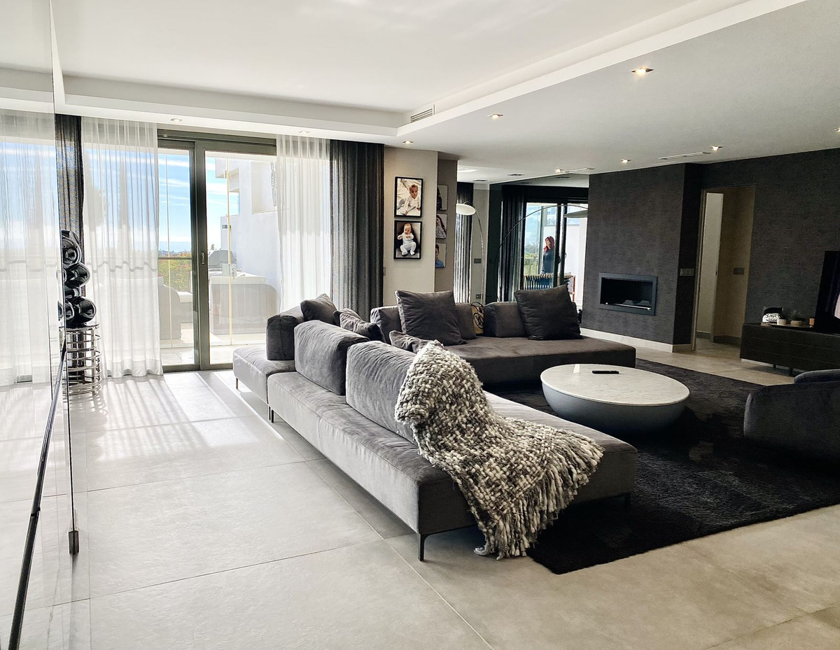 4 Bed Apartment for sale in Los Flamingos Costa Del Sol, Málaga, Spain
