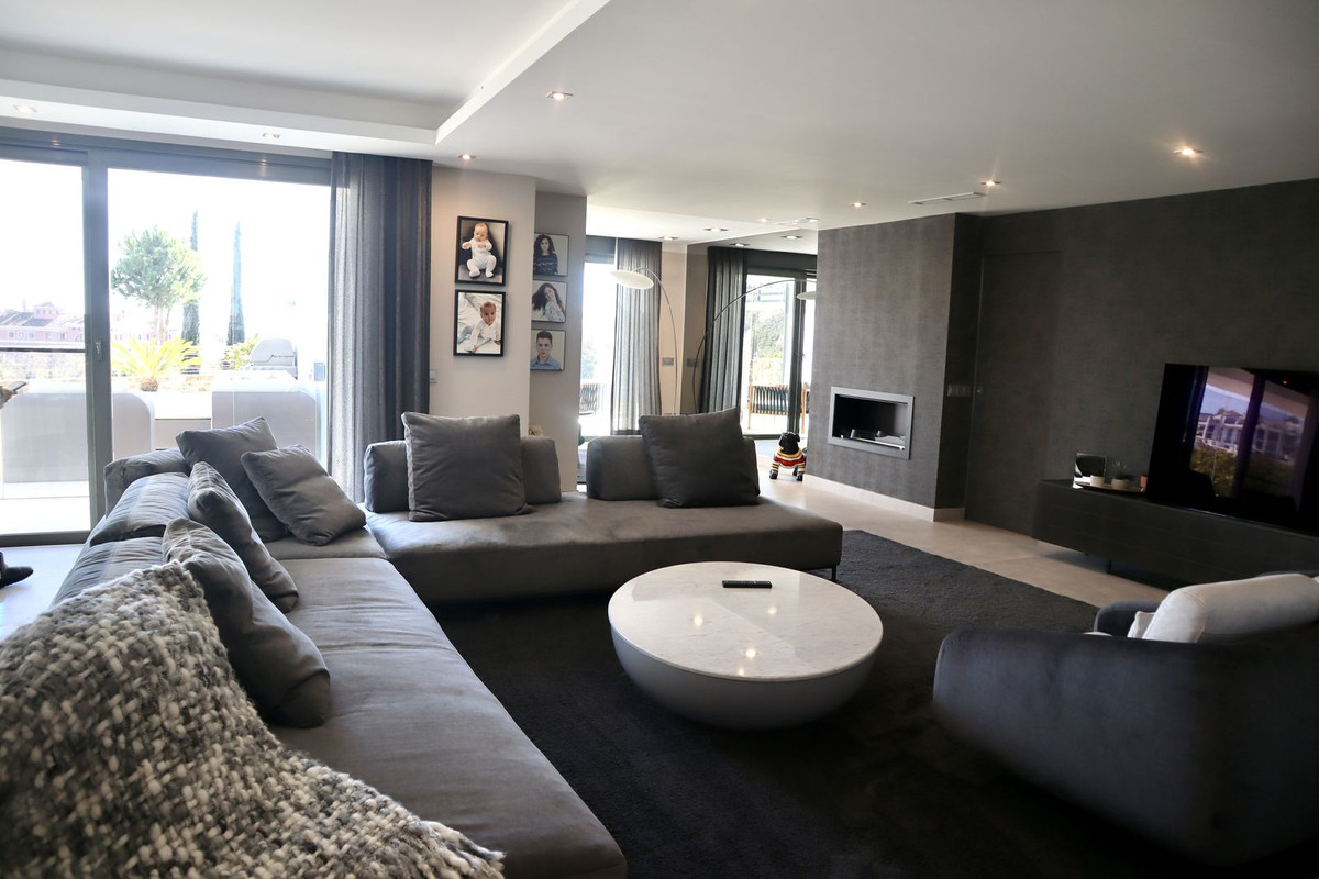 4 Bed Apartment for sale in Los Flamingos Costa Del Sol, Málaga, Spain