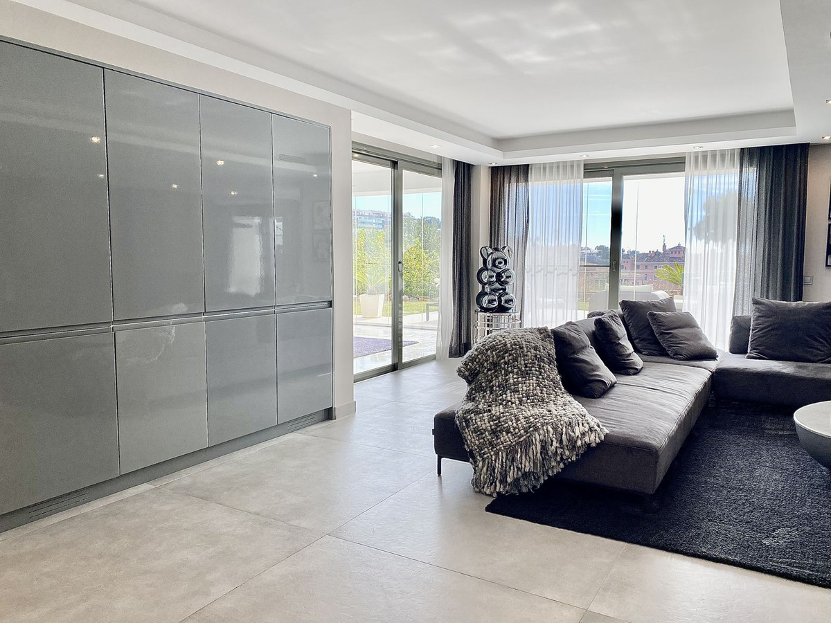 4 Bed Apartment for sale in Los Flamingos Costa Del Sol, Málaga, Spain