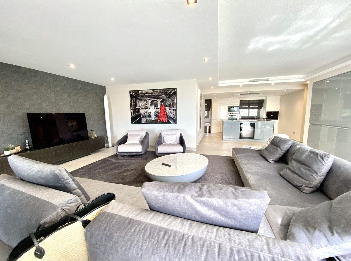4 Bed Apartment for sale in Los Flamingos Costa Del Sol, Málaga, Spain