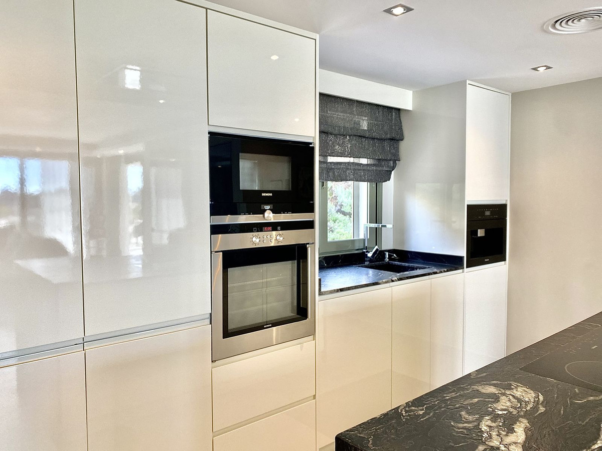 4 Bed Apartment for sale in Los Flamingos Costa Del Sol, Málaga, Spain