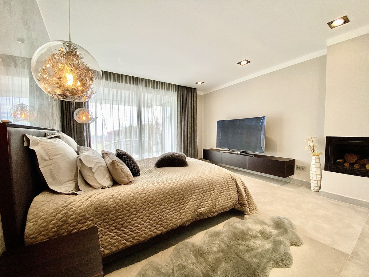 4 Bed Apartment for sale in Los Flamingos Costa Del Sol, Málaga, Spain