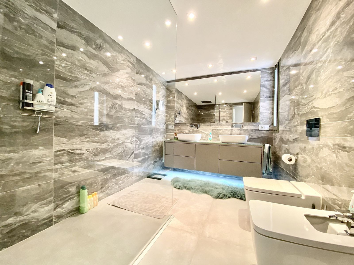 4 Bed Apartment for sale in Los Flamingos Costa Del Sol, Málaga, Spain