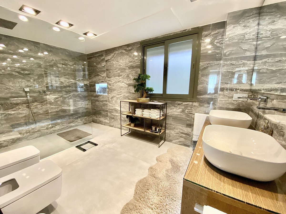 4 Bed Apartment for sale in Los Flamingos Costa Del Sol, Málaga, Spain