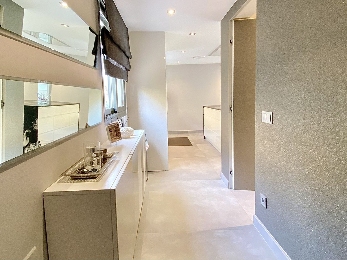 4 Bed Apartment for sale in Los Flamingos Costa Del Sol, Málaga, Spain