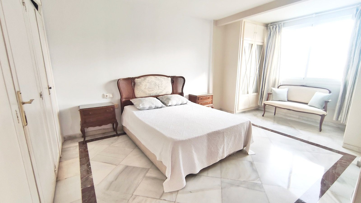 4 Bed Apartment for sale in Marbella Costa Del Sol, Málaga, Spain