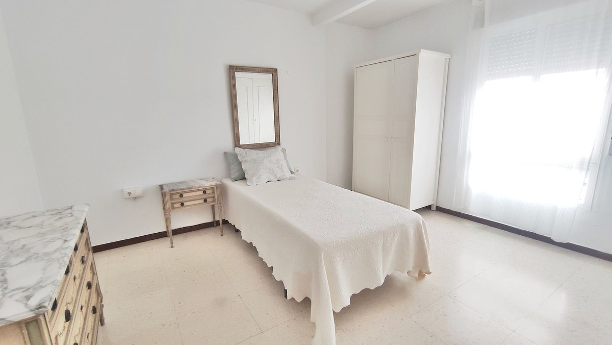 4 Bed Apartment for sale in Marbella Costa Del Sol, Málaga, Spain