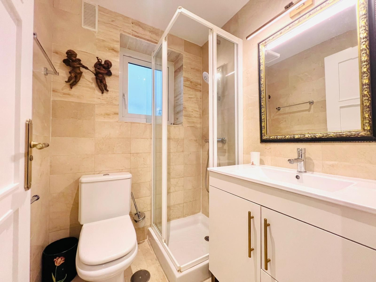 2 Bed Apartment for sale in The Golden Mile Costa Del Sol, Málaga, Spain